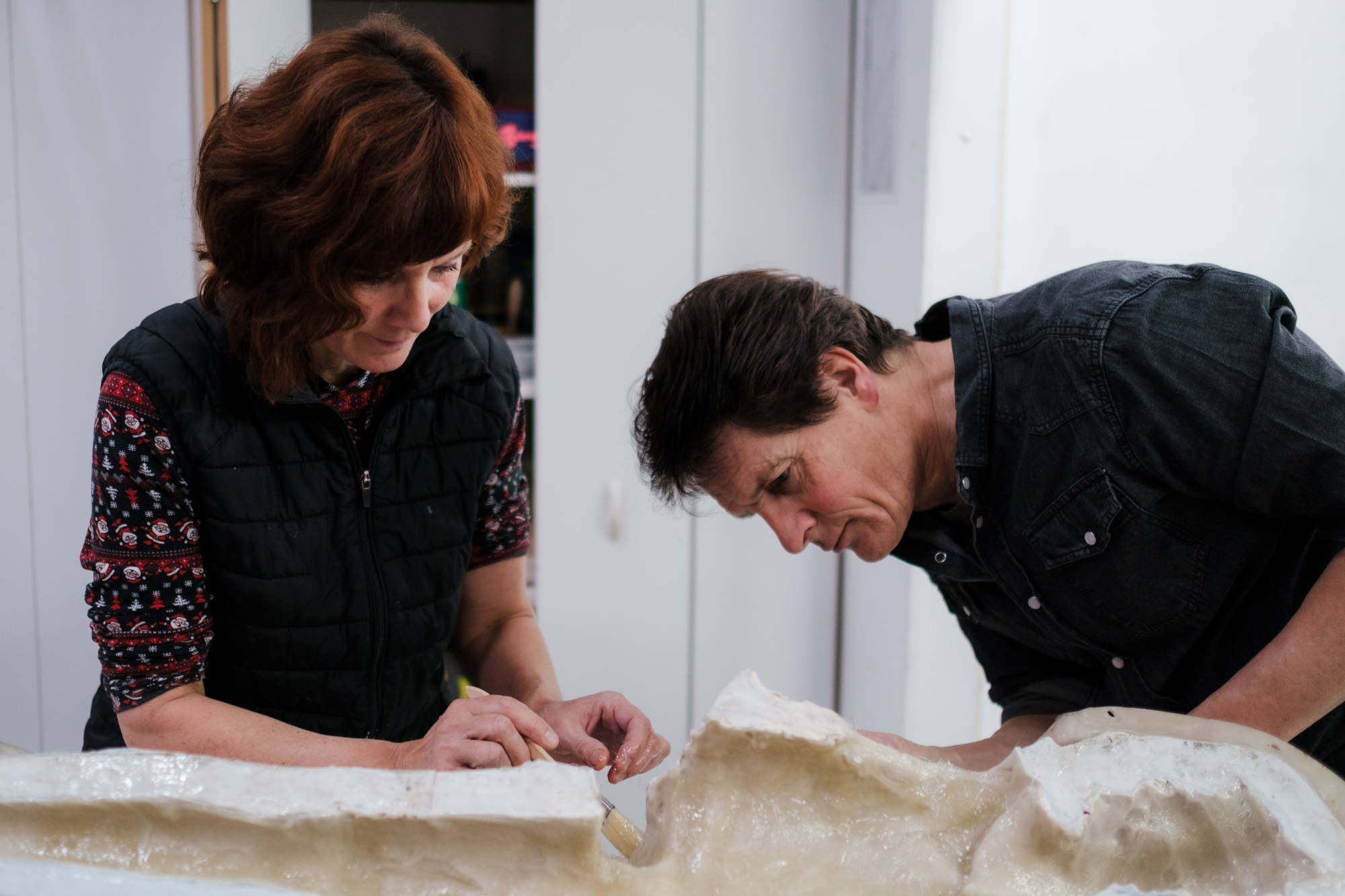 Sara.H et DeLaPerouze dans l'atelier